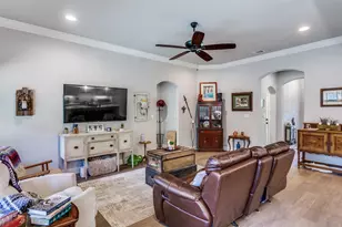 805 Woodhaven Ct, Granbury, TX 76048 - Photo 9