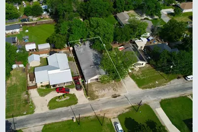 417 S Prairie St, Pilot Point, TX 76258 - Photo 1
