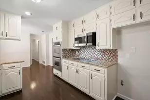 2003 Botts Dr, Arlington, TX 76012 - Photo 9