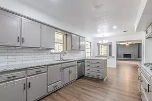 1017 Arlena Dr, Arlington, TX 76012 - Photo 13