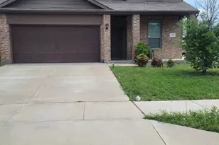 729 Buzzard Lake Trl, Fort Worth, TX 76120 - Photo 3