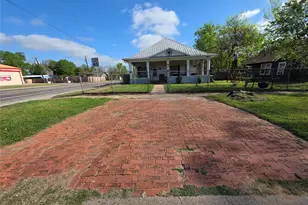 211 W Sabine St, Groesbeck, TX 76642 - Photo 33