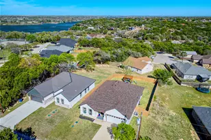 2415 Beverly Dr, Granbury, TX 76048 - Photo 3