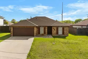 3242 Spring Meadow Ln, Grand Prairie, TX 75052 - Photo 1