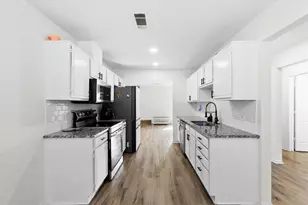 3242 Spring Meadow Ln, Grand Prairie, TX 75052 - Photo 9