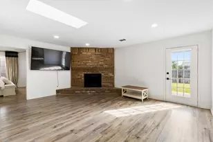 3242 Spring Meadow Ln, Grand Prairie, TX 75052 - Photo 3