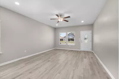804 N Chandler Drive, Fort Worth, TX 76111 - Photo 5