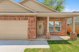 804 N Chandler Dr, Fort Worth, TX 76111 - Photo 1