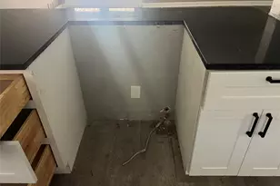 1306 Elby St, Irving, TX 75061 - Photo 33