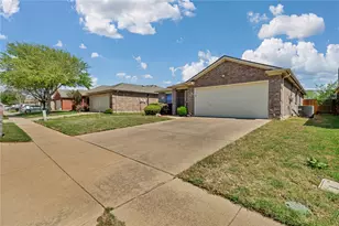 8500 3 Bars Dr, Fort Worth, TX 76179 - Photo 3