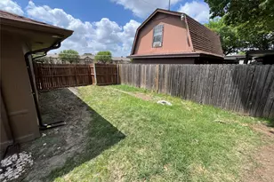 2050 Wellington Dr, Grand Prairie, TX 75051 - Photo 29