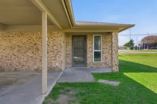 128 Meador Ln, Burleson, TX 76028 - Photo 3