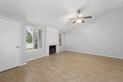 513 Hunters Glen Street, Lewisville, TX 75067 - Photo 3