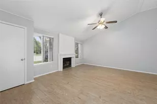 513 Hunters Glen St, Lewisville, TX 75067 - Photo 3