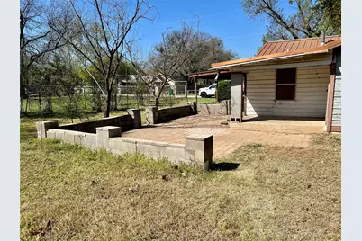 906 Young Street, Nocona, TX 76255 - Photo 3