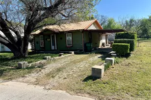 906 Young St, Nocona, TX 76255 - Photo 15