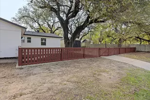 602 E 4th St, Weatherford, TX 76086 - Photo 5
