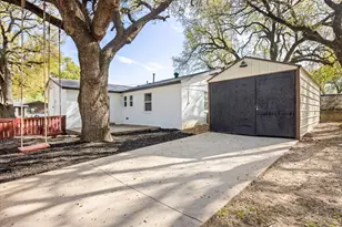 602 E 4th St, Weatherford, TX 76086 - Photo 25