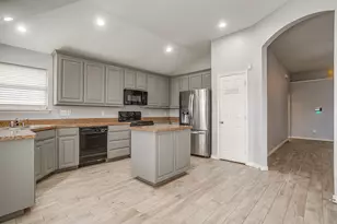 636 Clearbrook St, Azle, TX 76020 - Photo 7