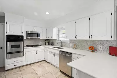 5705 Diamond Oaks Drive N, Haltom City, TX 76117 - Photo 15