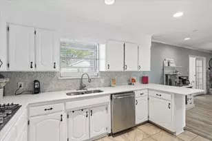 5705 Diamond Oaks Dr N, Haltom City, TX 76117 - Photo 17