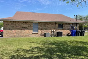 3443 Pewitt Dr, Waco, TX 76706 - Photo 3