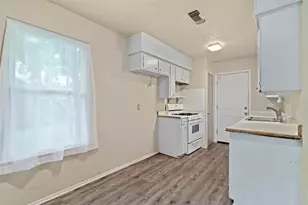 306 Bluebird Cir, Denton, TX 76209 - Photo 9