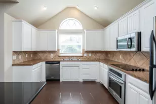 10913 Golfview Way, Benbrook, TX 76126 - Photo 11