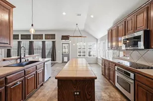 205 Odyssey Ln, Mansfield, TX 76063 - Photo 17