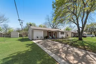 705 SW Sunnybrook Dr, Burleson, TX 76028 - Photo 5