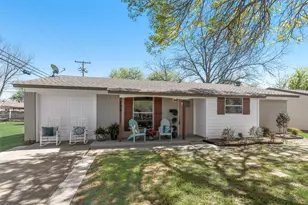 705 SW Sunnybrook Dr, Burleson, TX 76028 - Photo 23