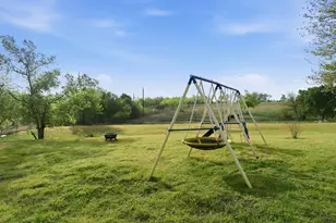 104 Co Rd 412B, Lott, TX 76656 - Photo 29