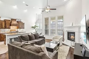 814 River Oak Ave, Euless, TX 76039 - Photo 13