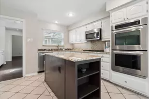 924 McCoy Dr, Irving, TX 75062 - Photo 3