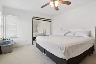 924 McCoy Dr, Irving, TX 75062 - Photo 33