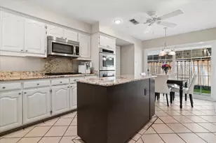 924 McCoy Dr, Irving, TX 75062 - Photo 7