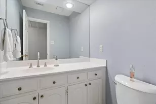 924 McCoy Dr, Irving, TX 75062 - Photo 9