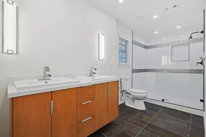 402 Creekmeadow Lane, Lewisville, TX 75067 - Photo 5