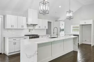 13726 Peyton Dr, Dallas, TX 75240 - Photo 11