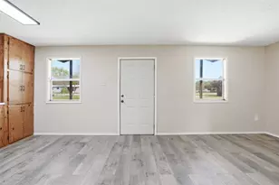 556 Oxbow Ct, Burleson, TX 76028 - Photo 5