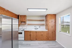 556 Oxbow Ct, Burleson, TX 76028 - Photo 11