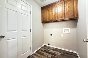 309 Linda Dr, Burleson, TX 76028 - Photo 9