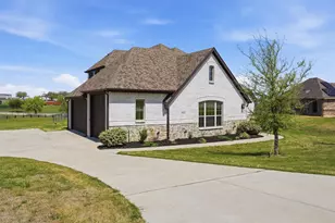 704 Cactus Crk Ct, Godley, TX 76044 - Photo 5