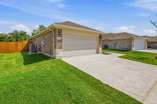 1919 Glory Dr, Bonham, TX 75418 - Photo 3