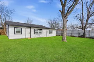 1100 SE 9th St, Mineral Wells, TX 76067 - Photo 17