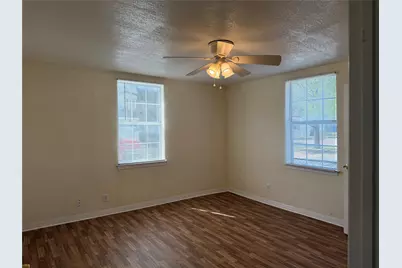1402 N Commerce Street, Fort Worth, TX 76164 - Photo 9