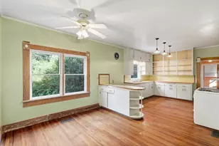 2044 W Oak St, Denton, TX 76201 - Photo 13