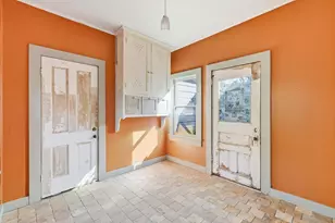 2044 W Oak St, Denton, TX 76201 - Photo 23