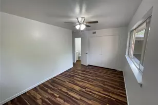 518 W Lovers Ln, Arlington, TX 76010 - Photo 17