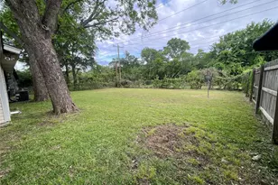 518 W Lovers Ln, Arlington, TX 76010 - Photo 13